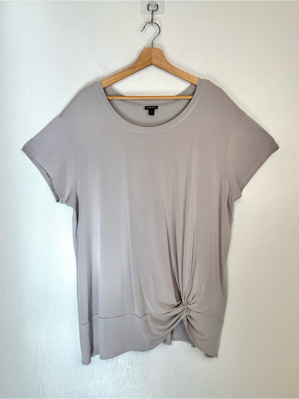Torrid Taupe Gray Side Knot Twist Front Tee Casual Top Women's Plus Size 2X